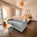 Gina - Modern Luminous Balcony - By Tgb Apartment