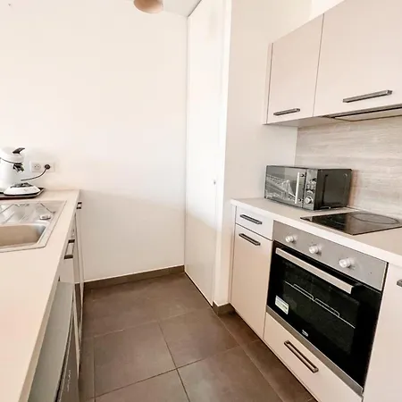 Gina - Modern Luminous Balcony - By Tgb Apartment *