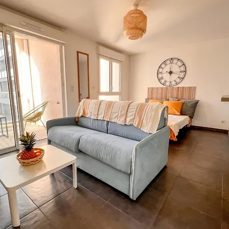 Gina - Modern Luminous Balcony - By Tgb Apartment