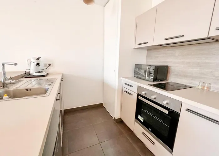 Gina - Modern Luminous Balcony - By Tgb Apartment *