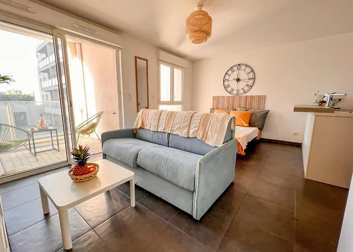 Gina - Modern Luminous Balcony - By Tgb Apartment